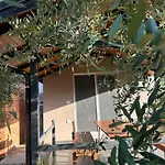 Vakantiehuis Garden House Hamallaj