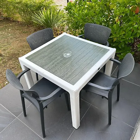 Garden House Vakantiehuis Hamallaj