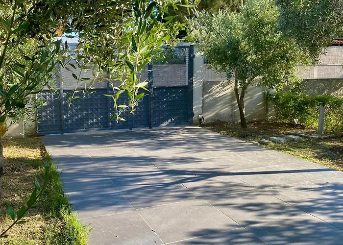 Garden House Dom wakacyjny Hamallaj